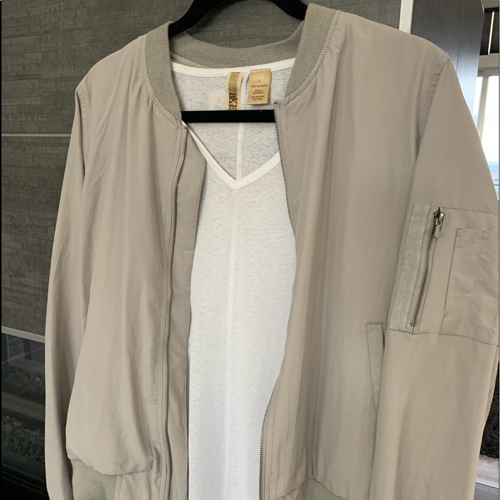 Lightweight Gray Jacket - image 3